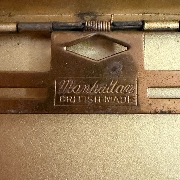 Vintage Manhattan British Made Case- hand painted mid-century Metal Case - Picture 8 of 8